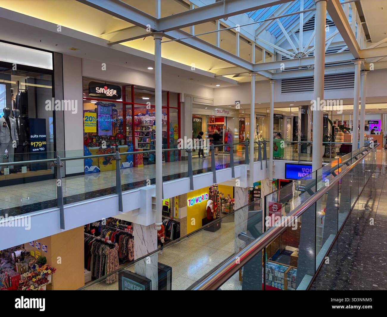 Multi level retail environment hi-res stock photography and images - Alamy