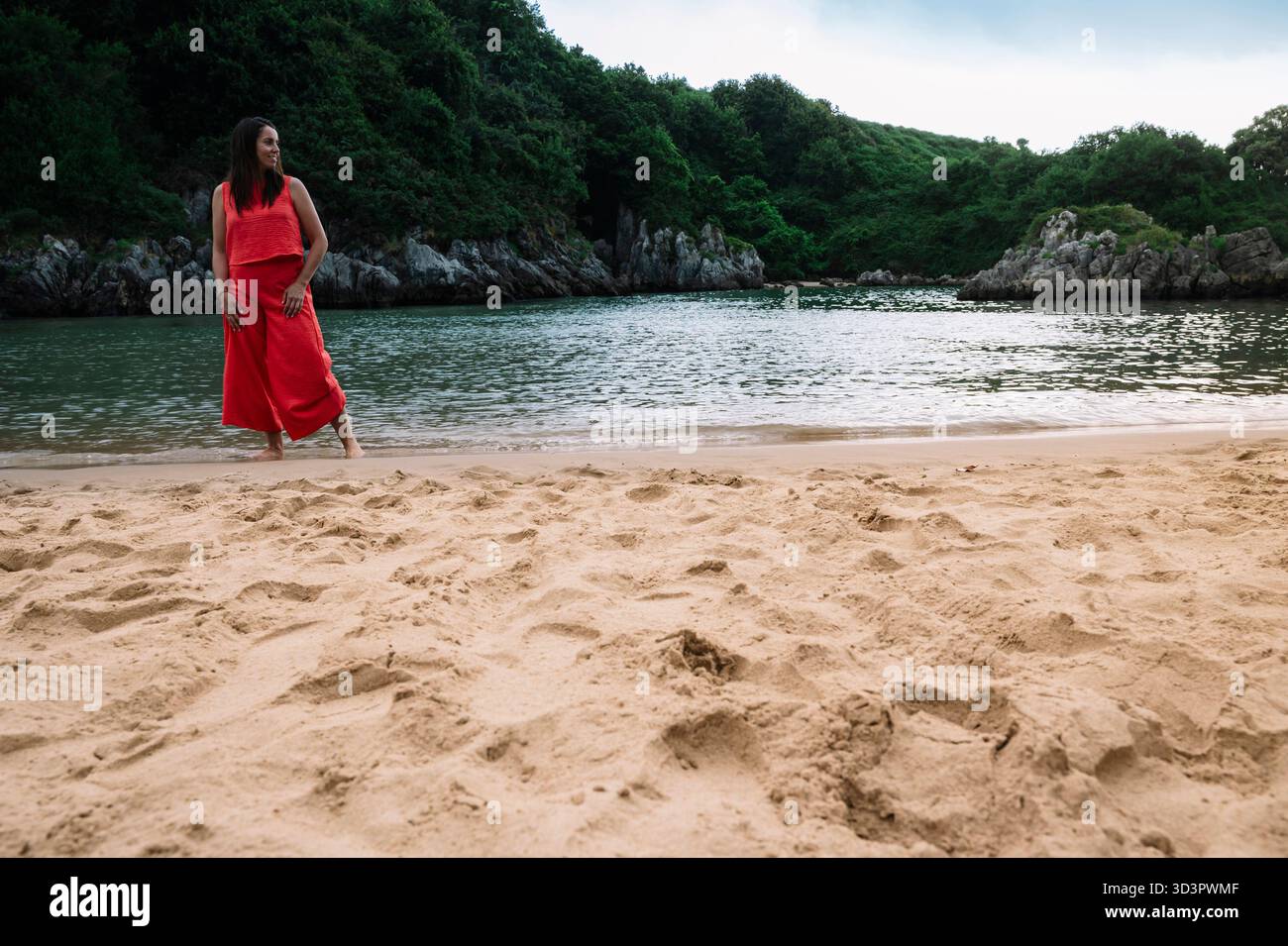 Portrait woman surrounded beach hi-res stock photography and images - Alamy