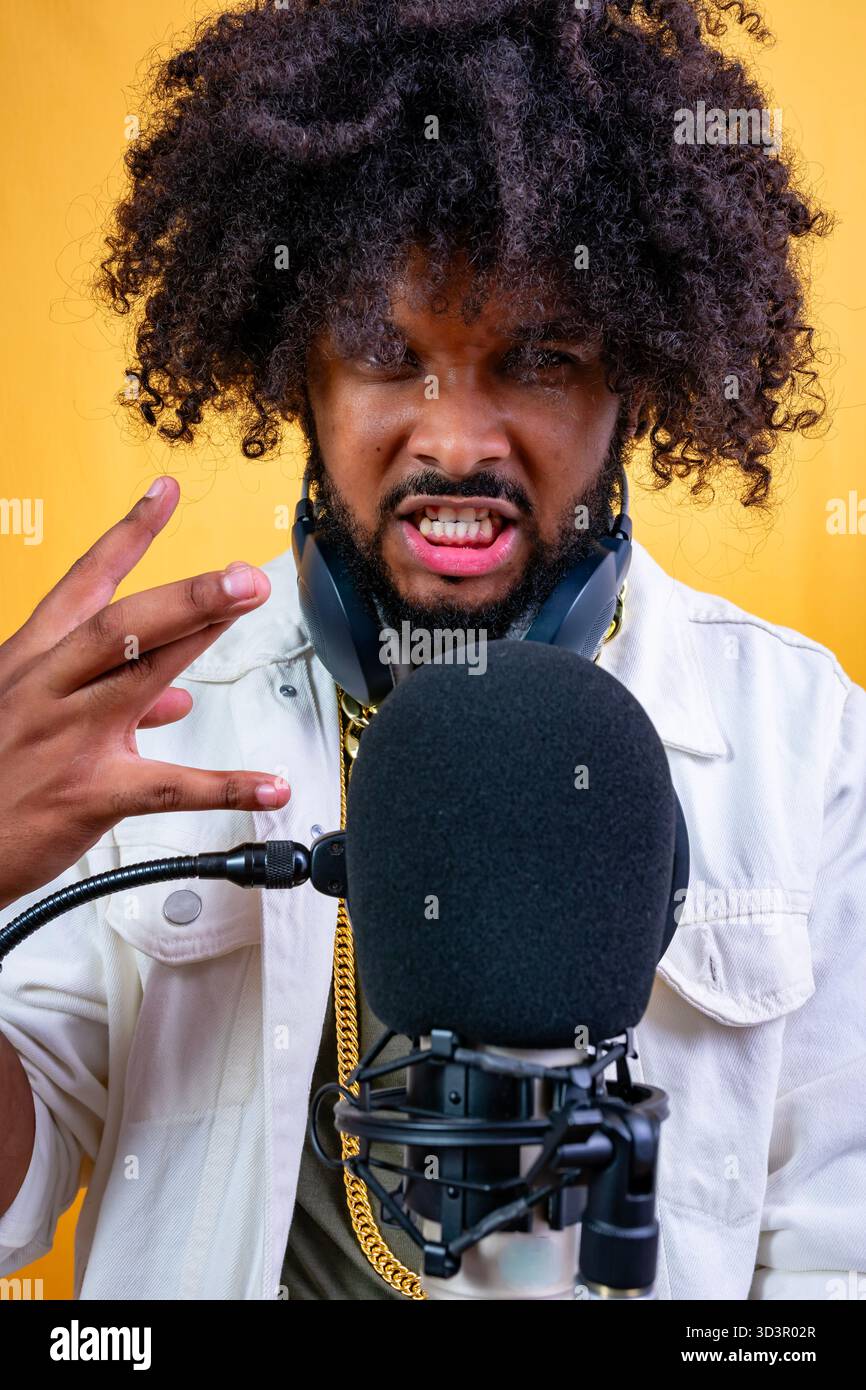 Man with microphone speaking hi-res stock photography and images - Alamy