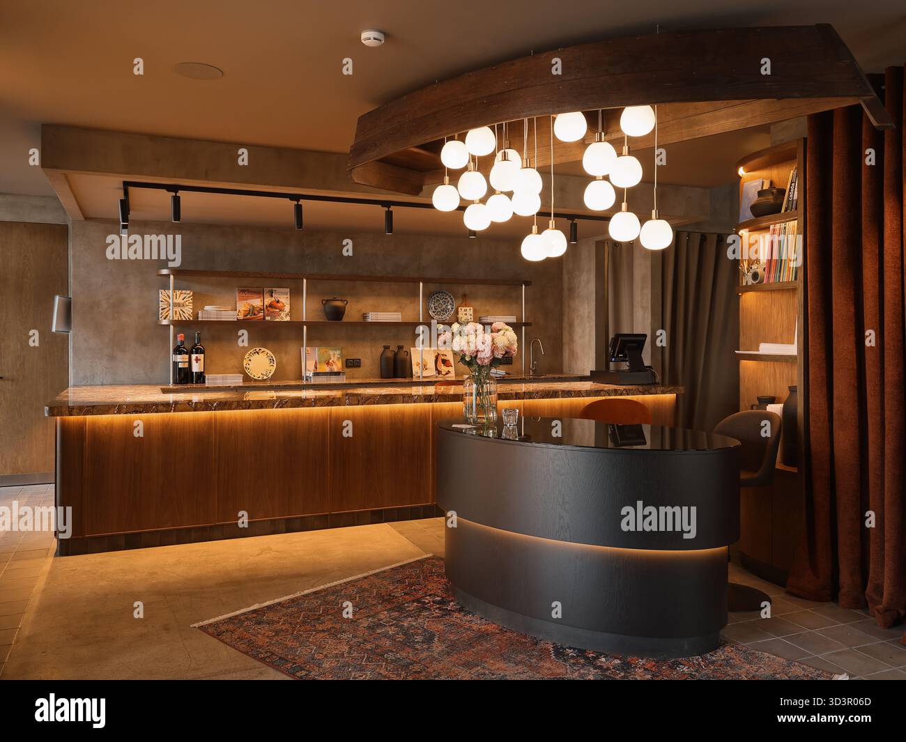 Interior modern hotel lobby reception hi-res stock photography and ...