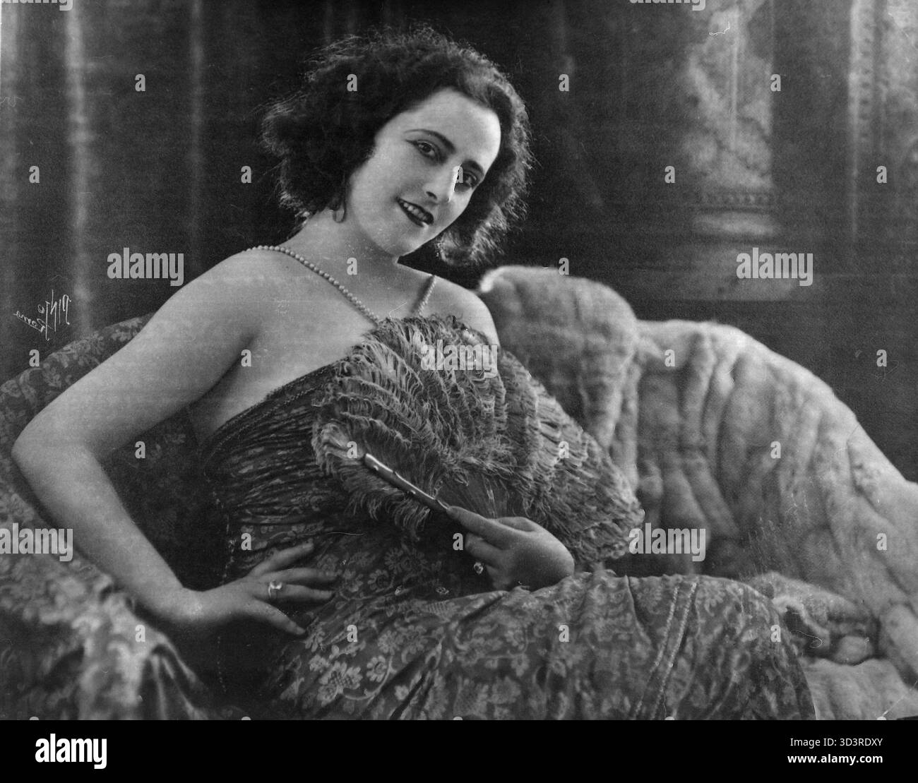 Italian actress Rina De Liguoro, 1920s Stock Photo - Alamy