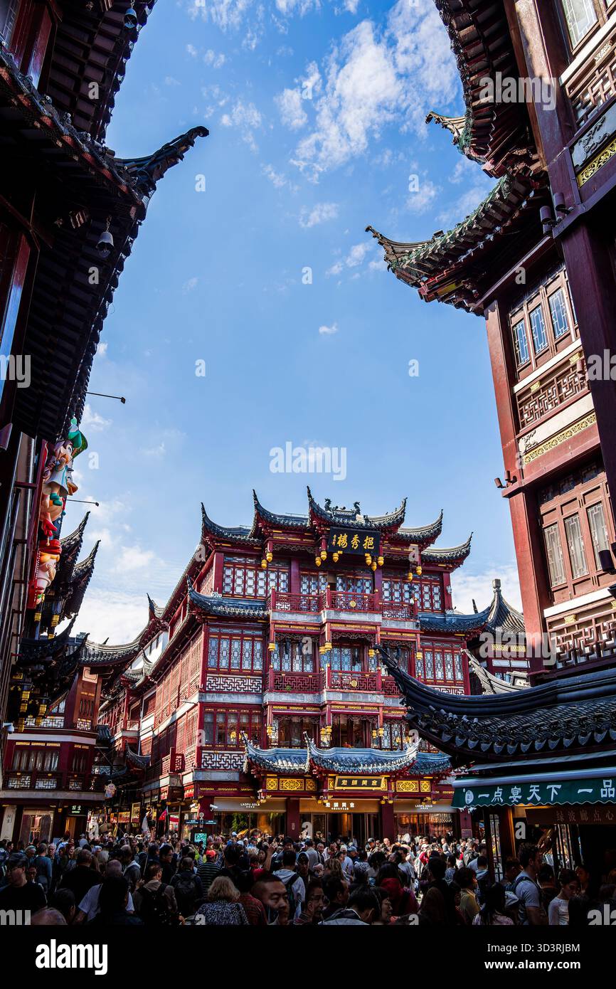 A roof garden in downtown shanghai hi-res stock photography and images ...