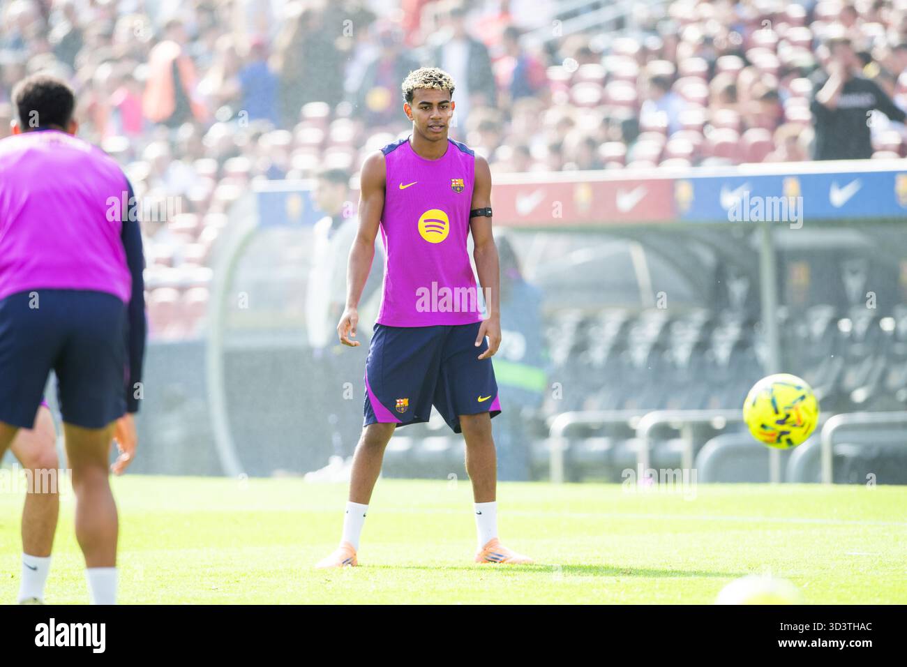 nou-spotify-camp-nou-november-7-2025-lamine-yamal-10-of-fc-barcelona