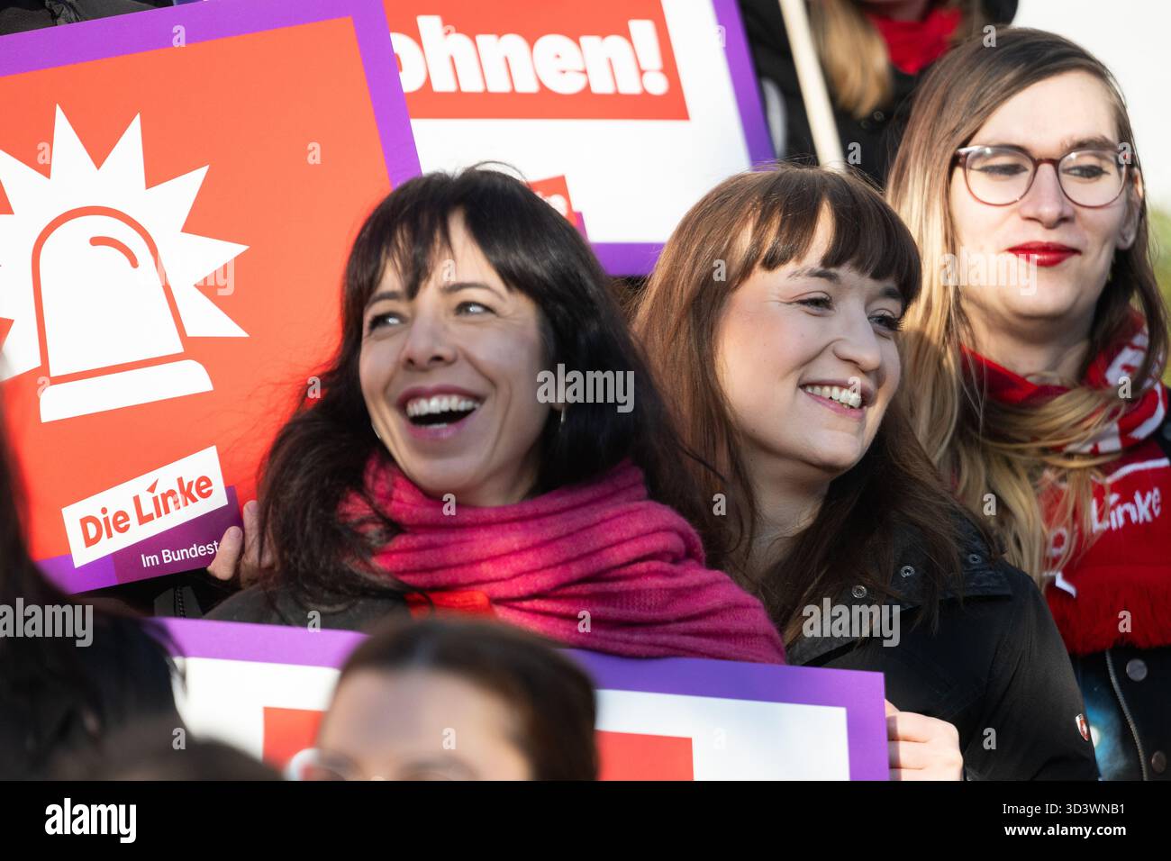 07 November 2025, Berlin: Elif Eralp (l-r, Die Linke), member of the ...