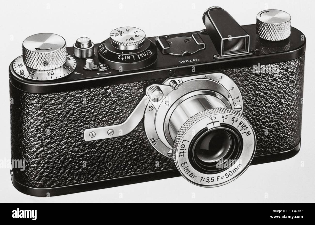 Leica camera 1925 hi-res stock photography and images - Alamy