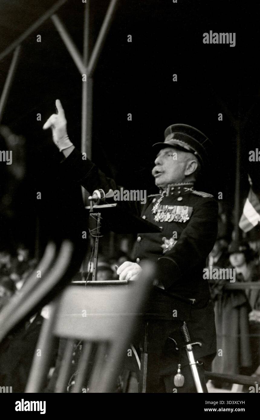 In 1925, J.C. Snijders, the Supreme Commander of the Dutch Armed Forces ...