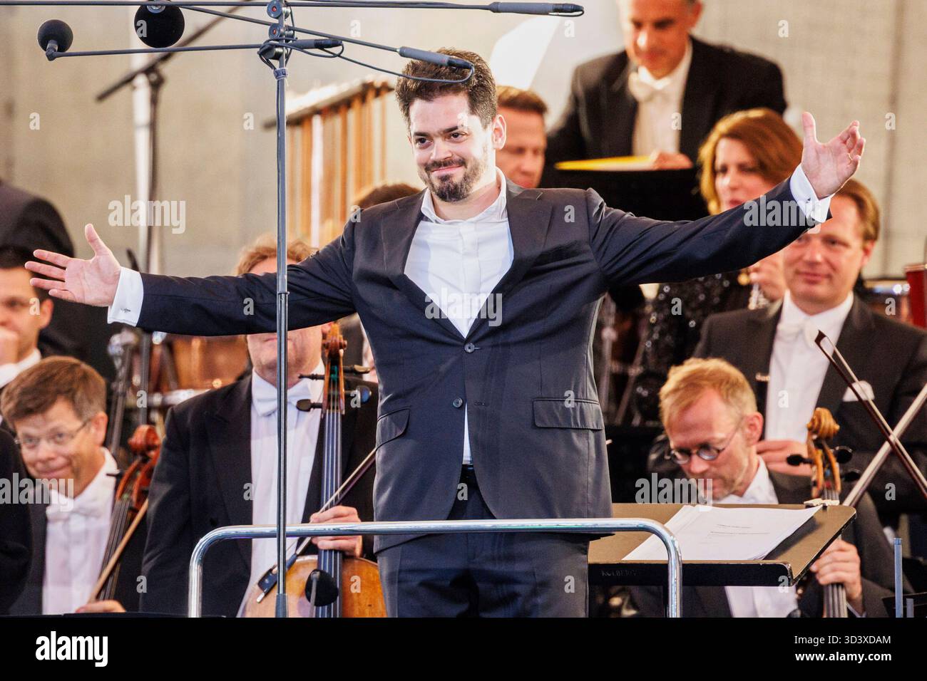 Israeli Conductor Lahav Shani Bozar Leadership Split Over Artistic Programming