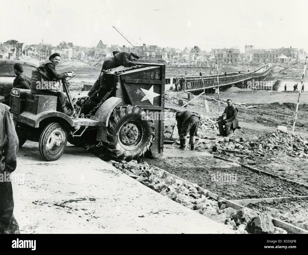 This 1945 photograph shows the Northern Pontoon Bridge across the Maas ...