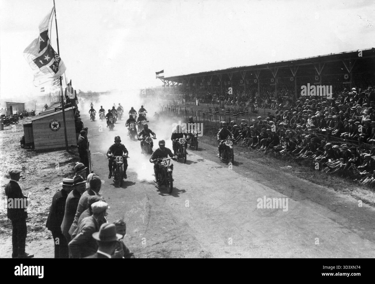 Tt Early Races This image captures the start of the 500cc class motorcycles during the ...