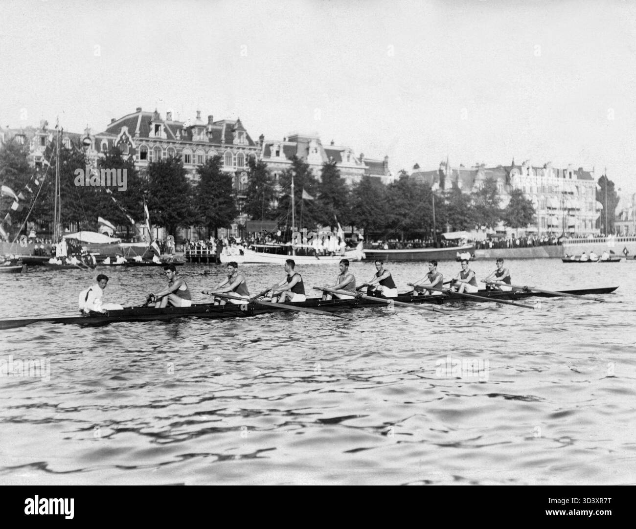 The winning 'Eight' of Laga rowing team during the 1914 rowing races ...