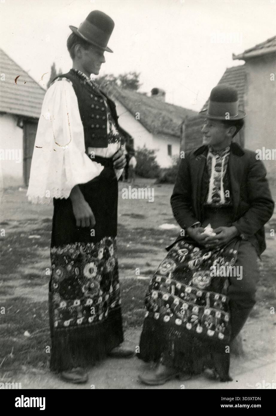 Hungarian folk costumes hi-res stock photography and images - Alamy