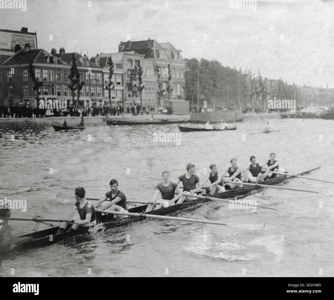 The rowing team 'De Oude Acht' from 'Triton' competes in the rowing ...