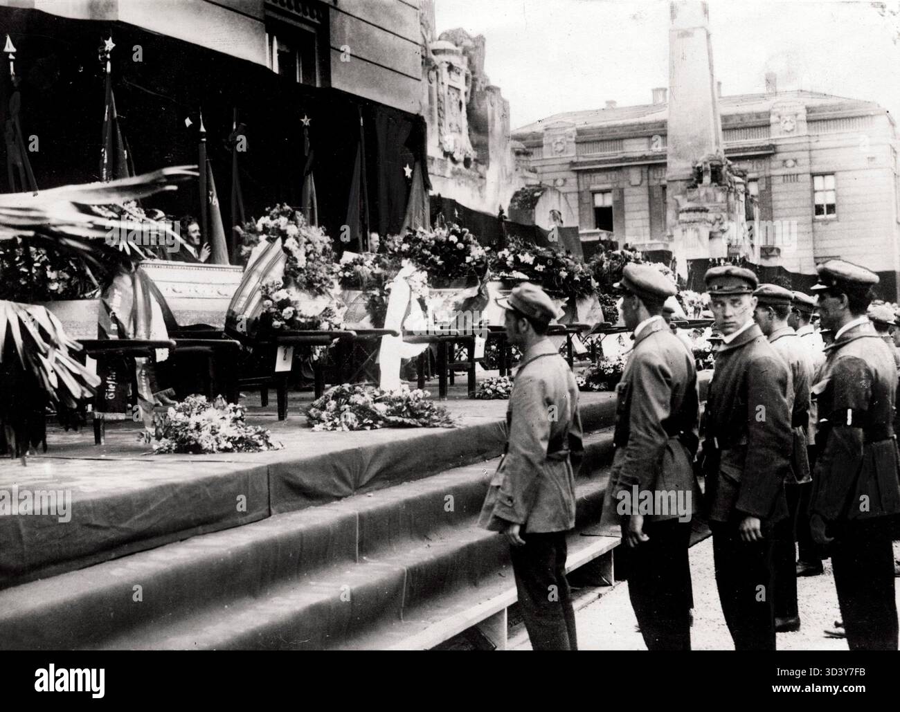The victims of the July 15, 1927 riots in Vienna were displayed in ...
