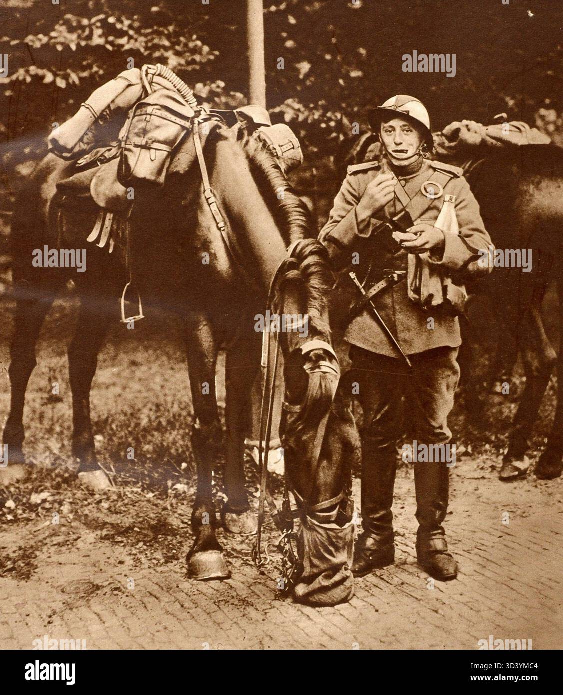 In 1925, large military maneuvers were held on the Amerfoort Heath. A ...