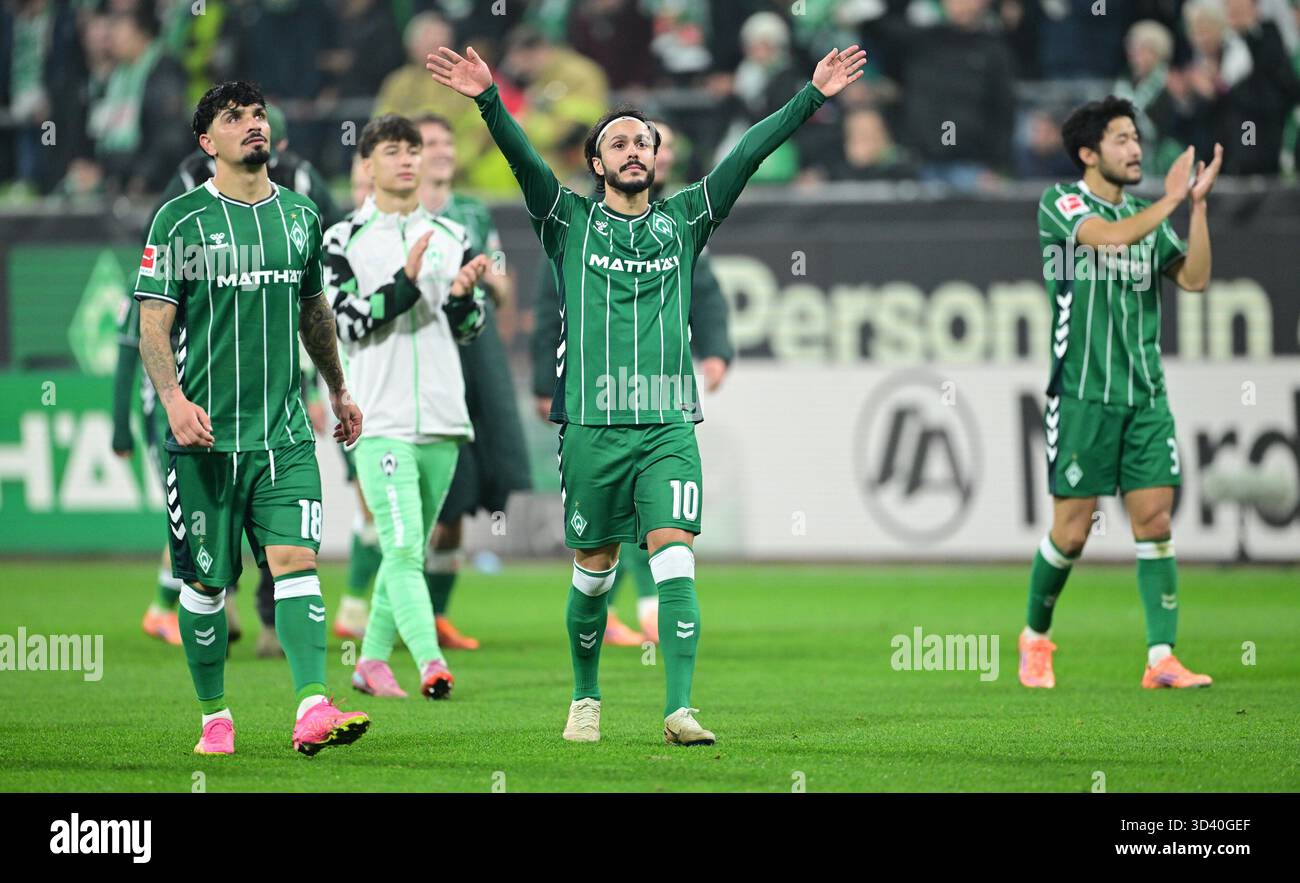 v.li.: Verena Wieder (SV Werder Bremen, 31), Medina Desic (SV Werder Bremen, 9), Torschützin