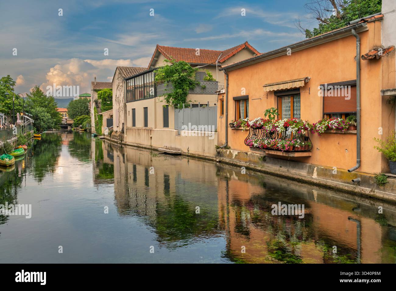 Canal view with reflection at L'Isle-sur-la-Sorgue, Provence, Luberon, France, Europe. Stock Photo