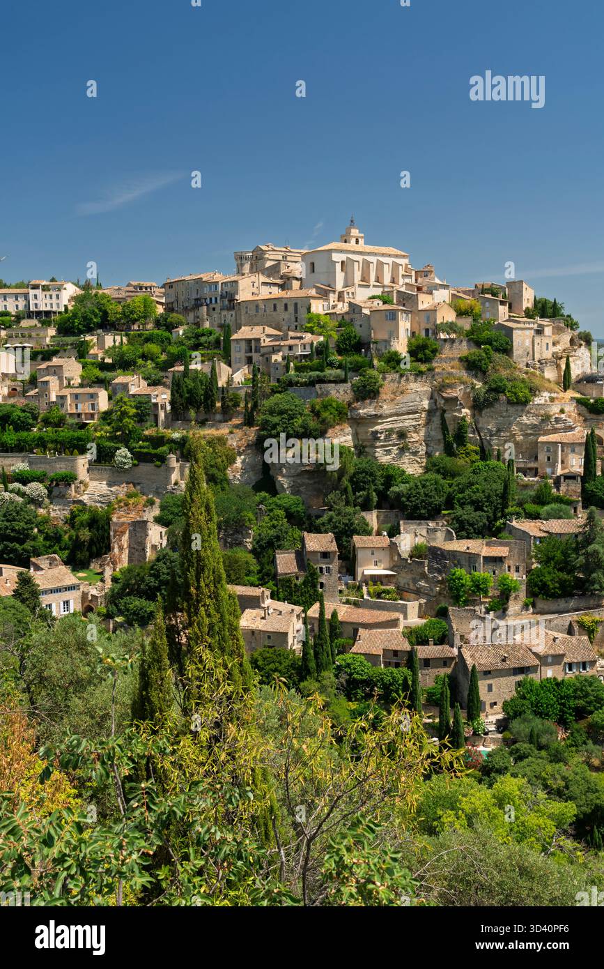 The medieval village of Gordes, Provence, Luberon, France, Europe. Stock Photo