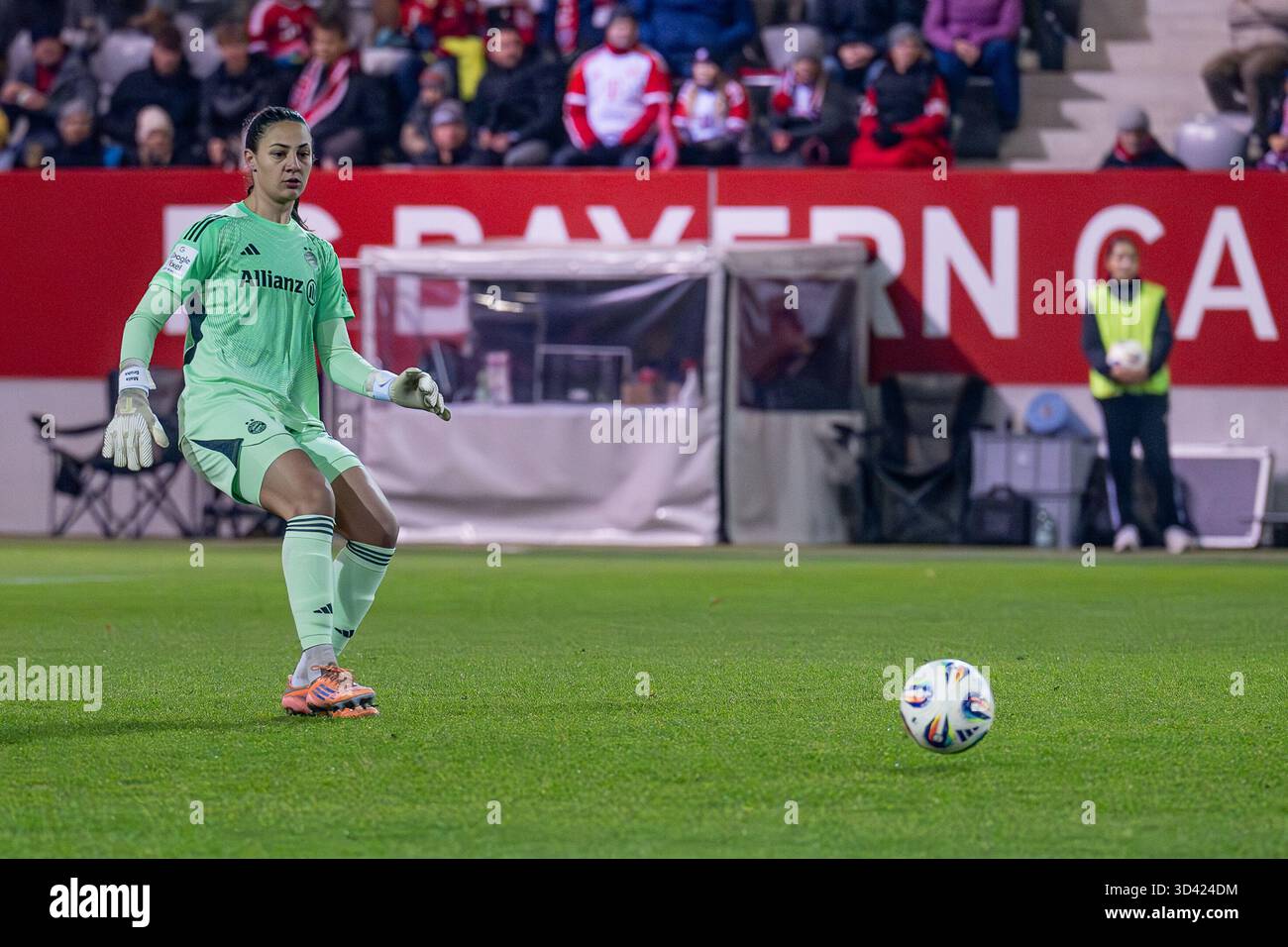 Maria Luisa Grohs (Goalkeeper, FC FC Bayern Munich Women, #01) GER, FC ...