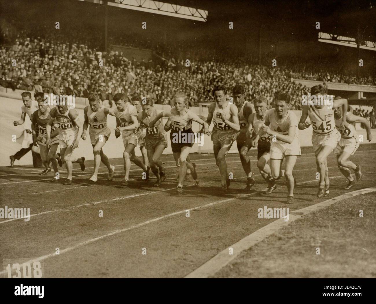 5000m race start line hi-res stock photography and images - Alamy