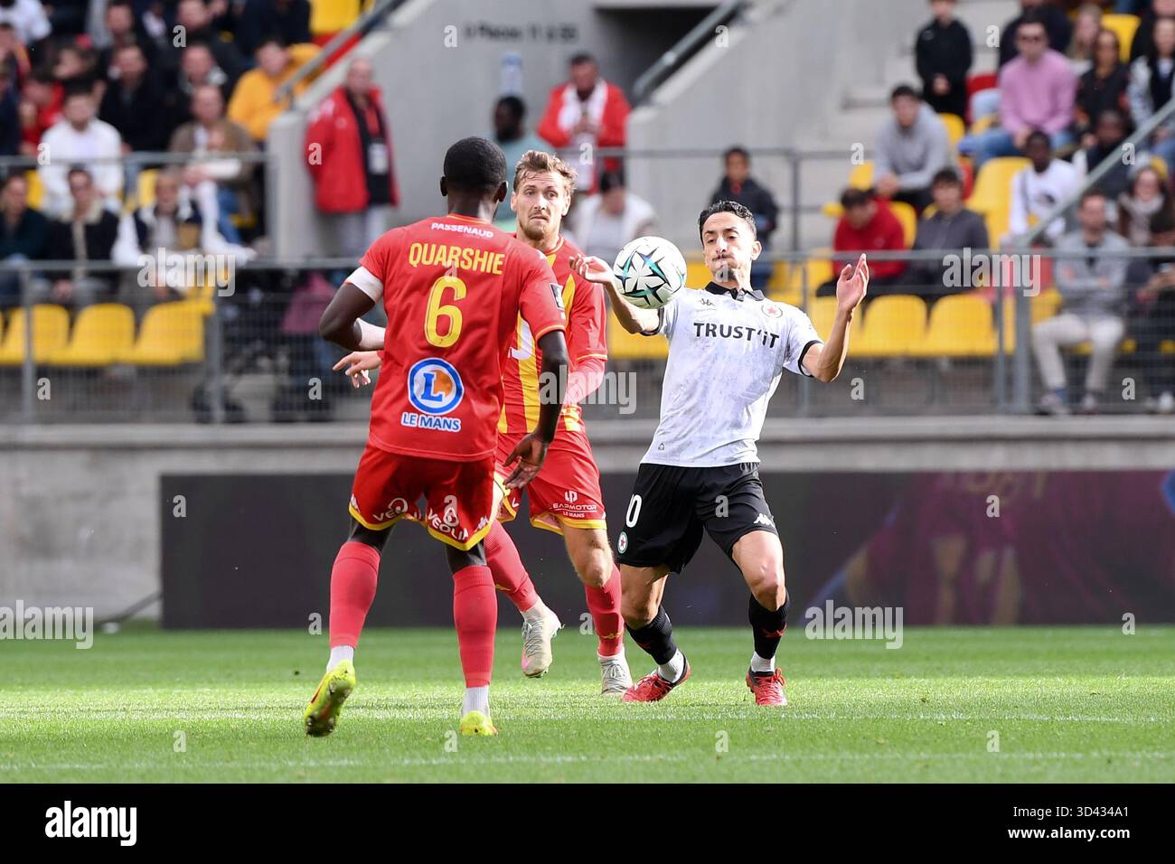 10 Saif-Eddine KHAOUI (red) - 24 Milan ROBIN (lmfc) during the Ligue 2 ...