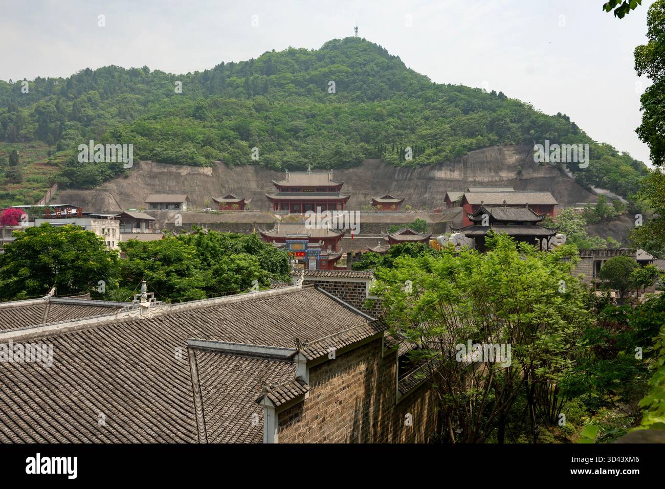 Traditional Buddhist temple complex in China Stock Photo - Alamy
