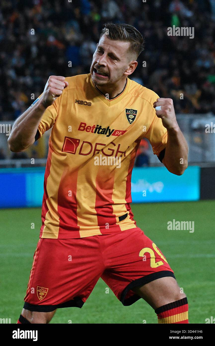 Ramadani Ylber (Us Lecce) in action during US Lecce vs Hellas Verona FC ...