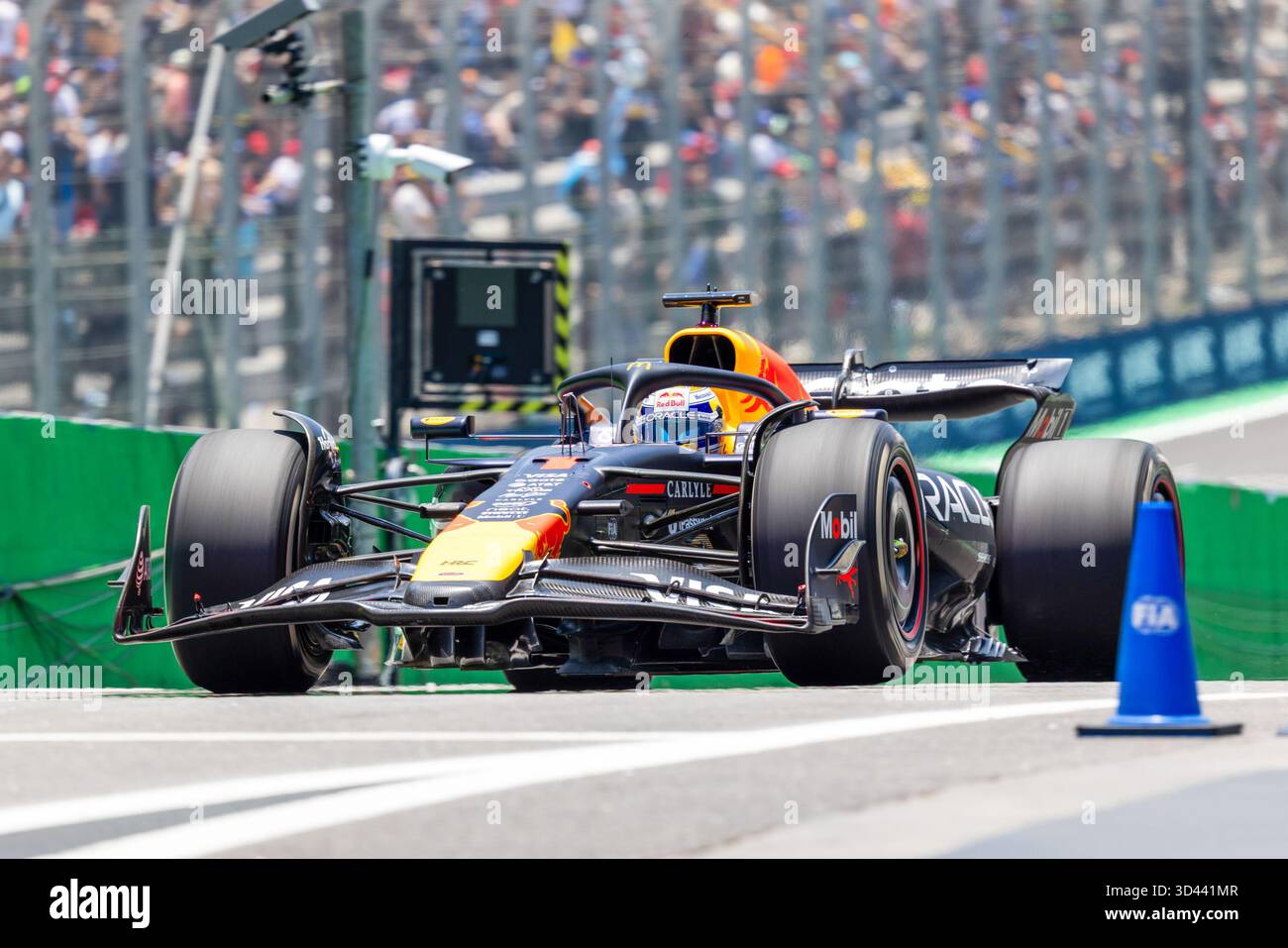 Max Verstappen (NED) - Oracle Red Bull Racing - Red Bull RB21 - Honda ...