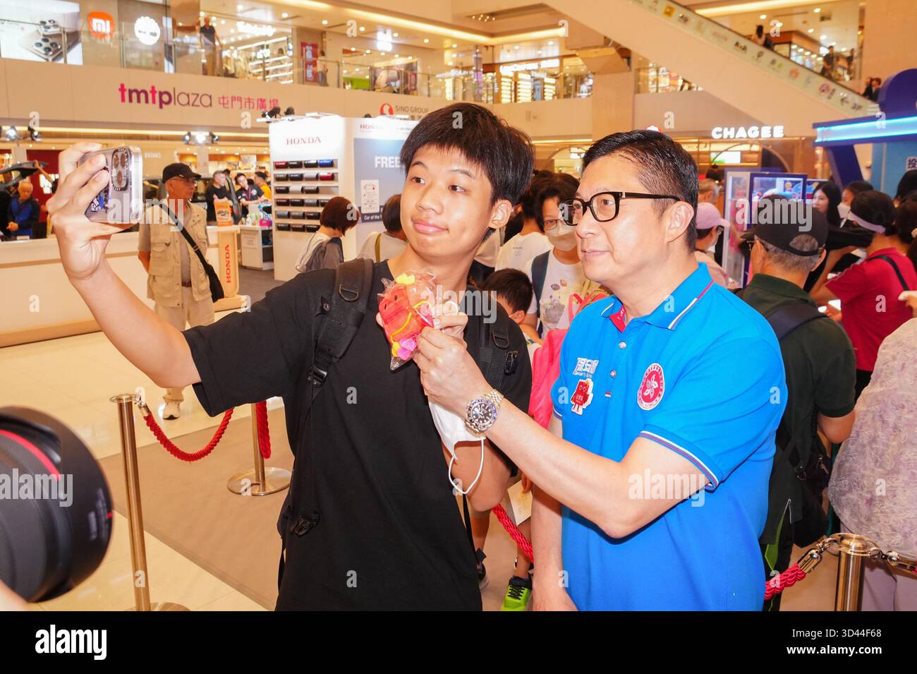 Kin Ping Keung Chris Tang Ping-keung, Secretary of Security, calling member of public ...