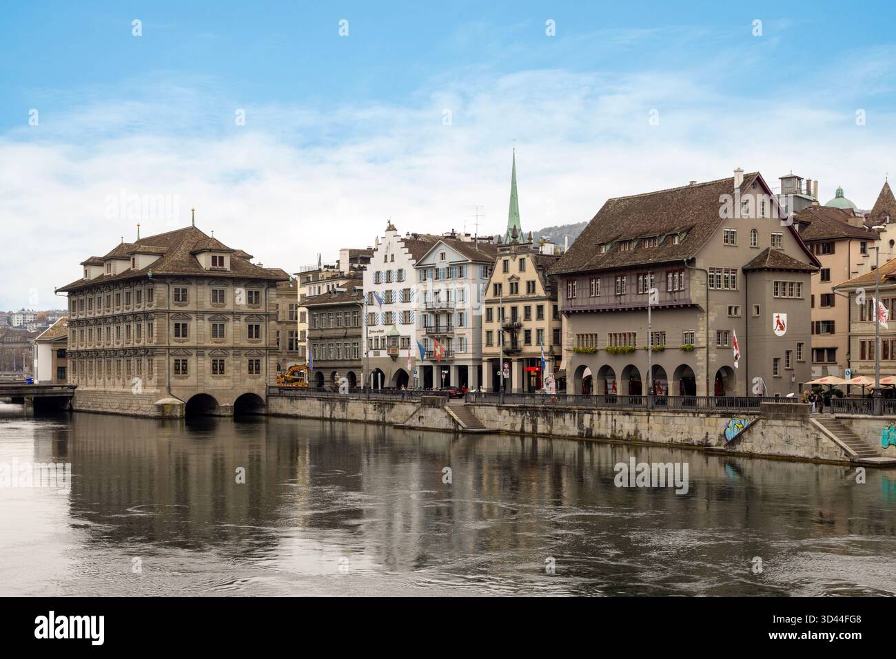 the-limmatquai-promenade-along-the-limmat-river-with-views-of-the-old