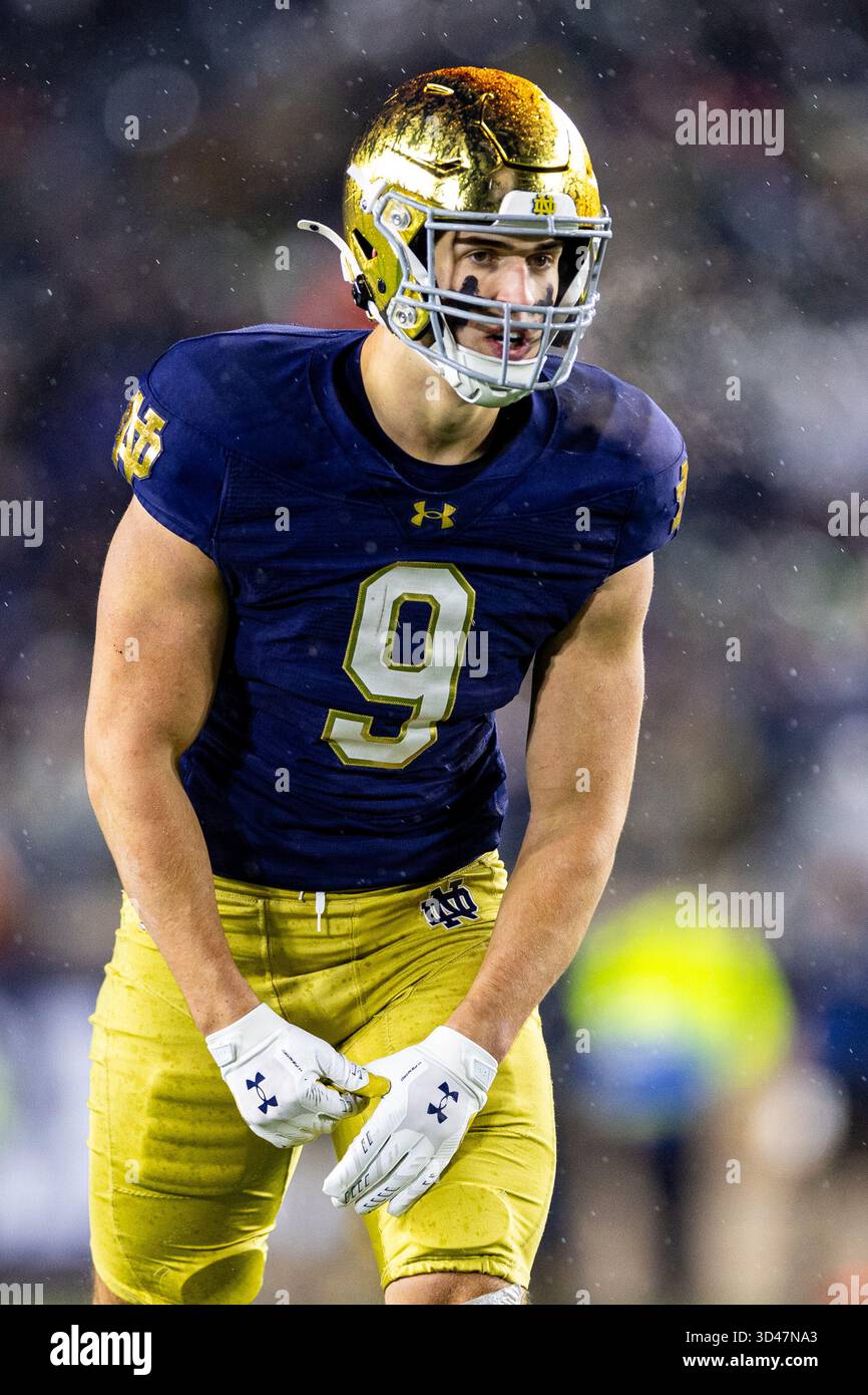 November 08, 2025: Notre Dame tight end Eli Raridon (9) during NCAA ...