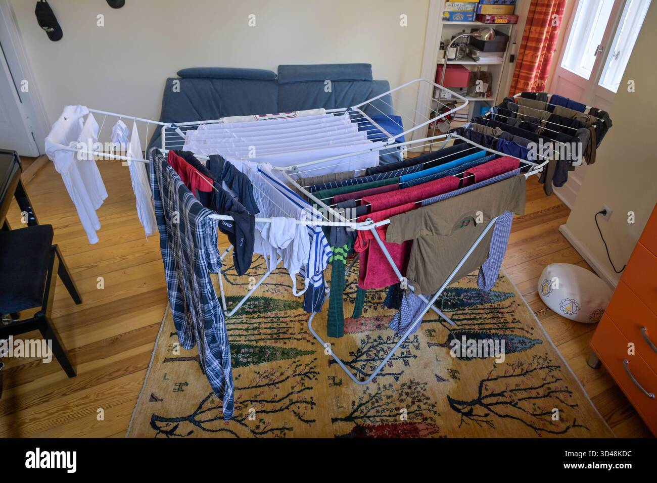 Wäscheständer, Trocknung in der Wohnung Stock Photo