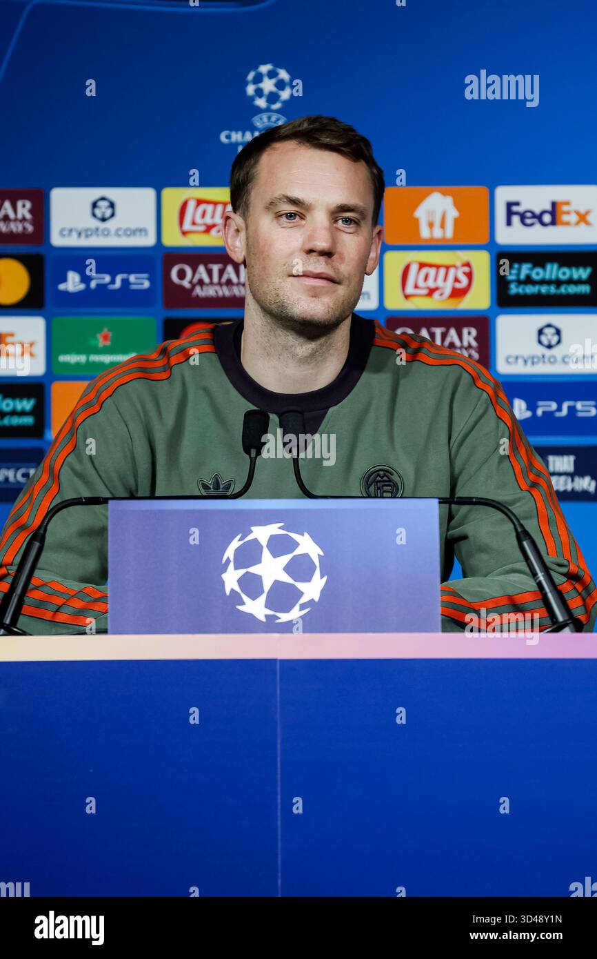 Goalkeeper manuel neuer fc munchen hi-res stock photography and images -  Page 2 - Alamy