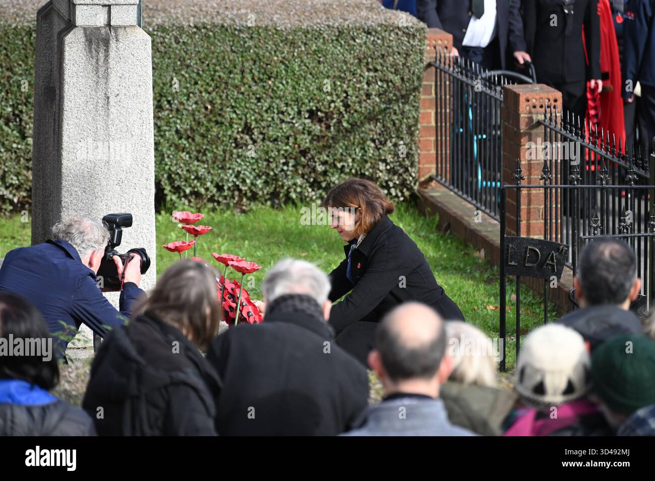 Local MP Sarah Sackman laying a wreath on the North Finchley War memorial on Remembrance Sunday 2025 - North Finchley, London, UK Stock Photo