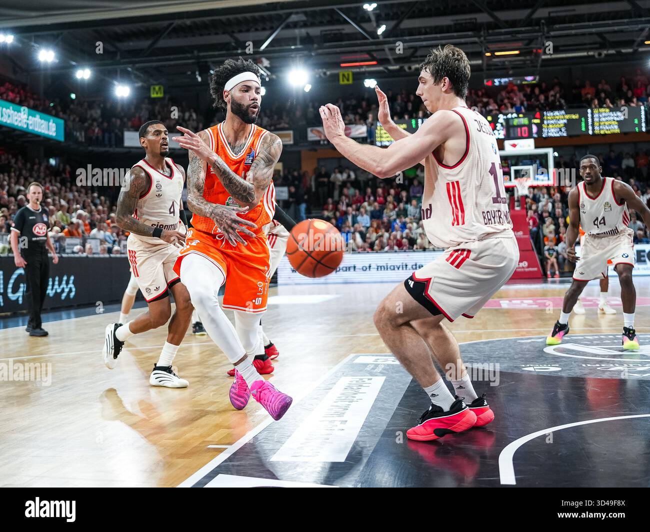 Tevin Letronball Tevin Brown (RASTA Vechta, 10) passes the ball past Justinian Jessup ...