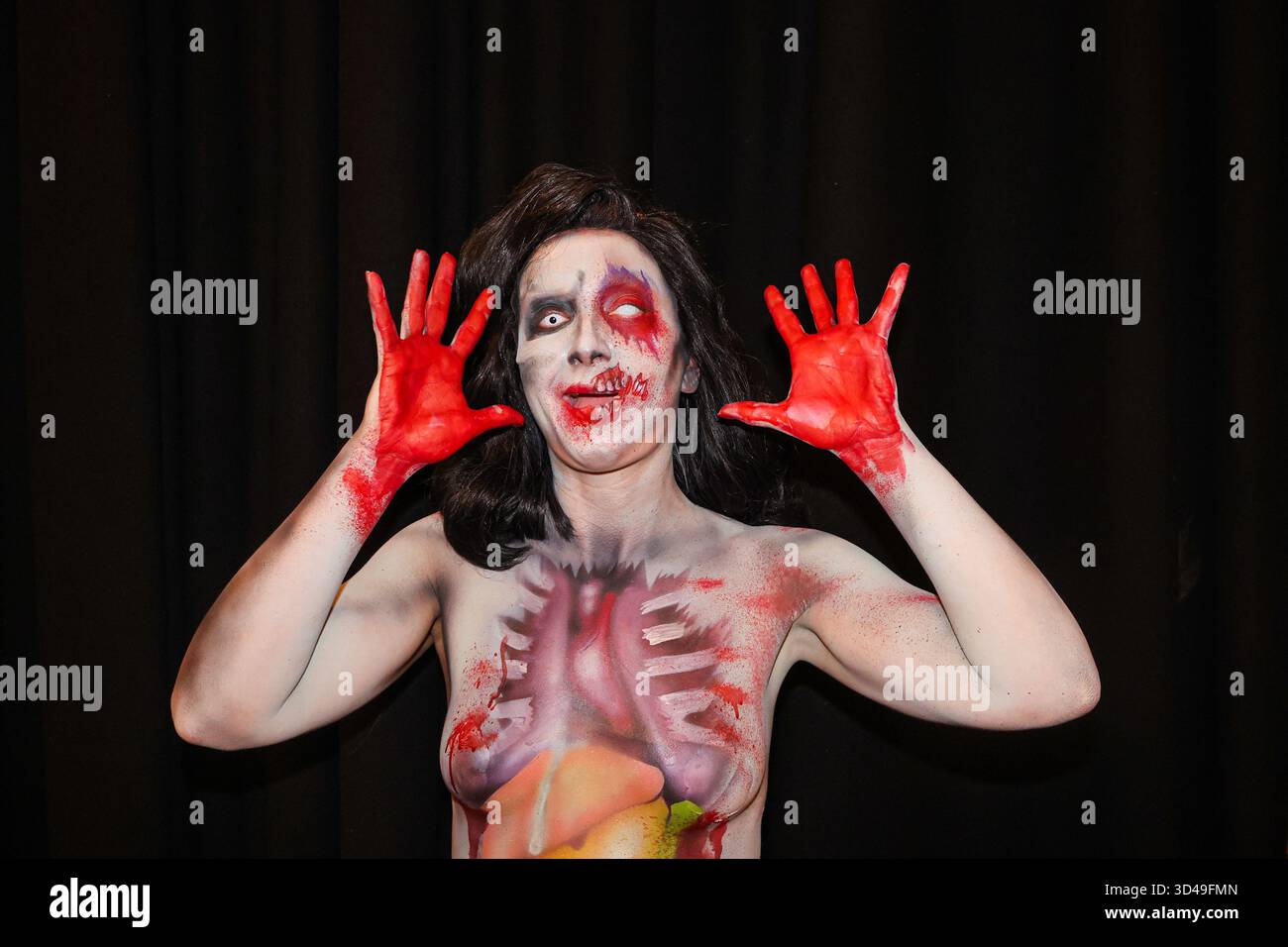 Artist body painting live model hi-res stock photography and images - Alamy
