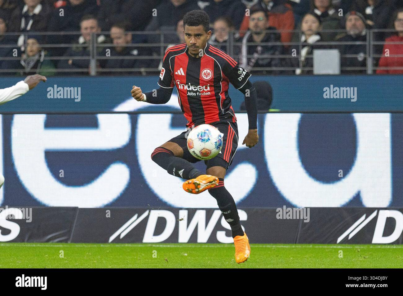 Ansgar Knauff (Eintracht Frankfurt #7) controls the ball, Eintracht ...