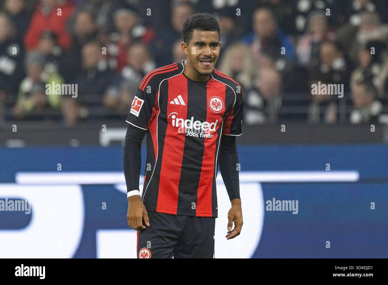Ansgar Knauff (Eintracht Frankfurt #7) slightly sticks out his tongue ...