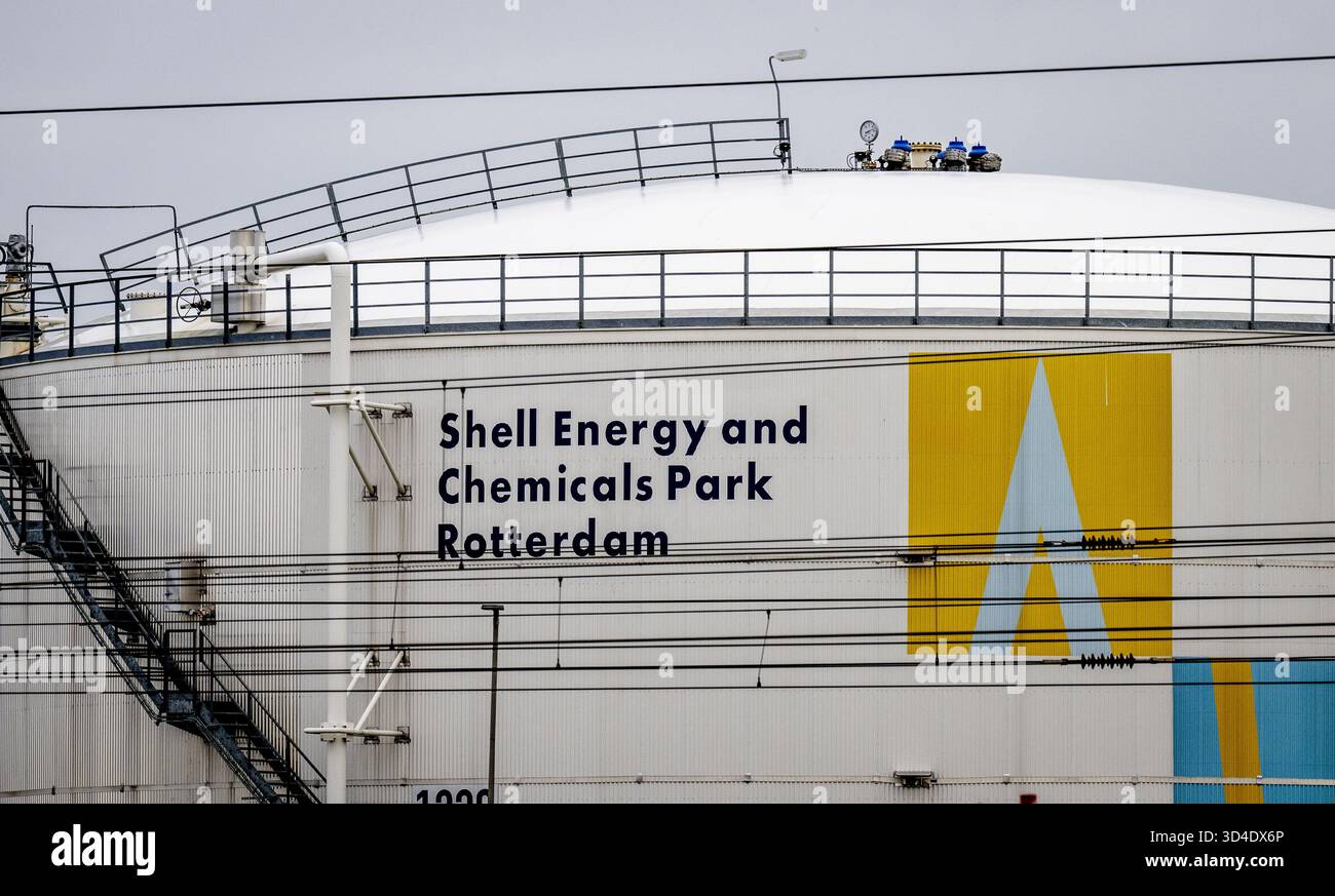 PERNIS - Shell Pernis is a petrochemical complex owned by Shell on the ...