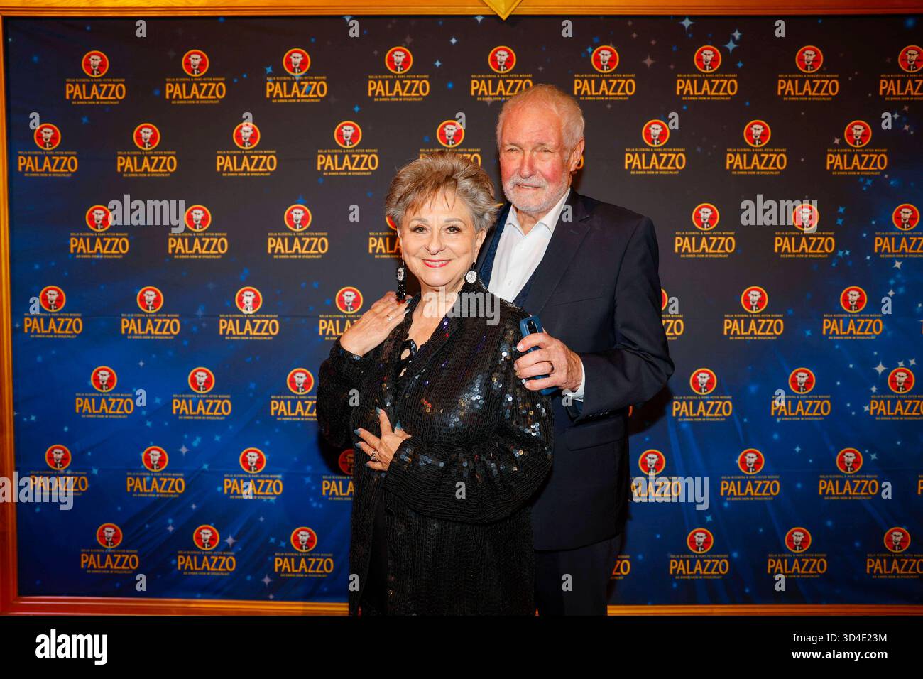 Dagmar Frederic, Dr. Klaus Lenk bei der Premiere Diiner-Show im  Spiegelpalast Nachtschwrmer im Palazzo Zelt, Berlin. *** Dagmar Frederic,  Dr. Klaus Lenk at the premiere of their show at the Spiegelpalast  Nachtschwrmer