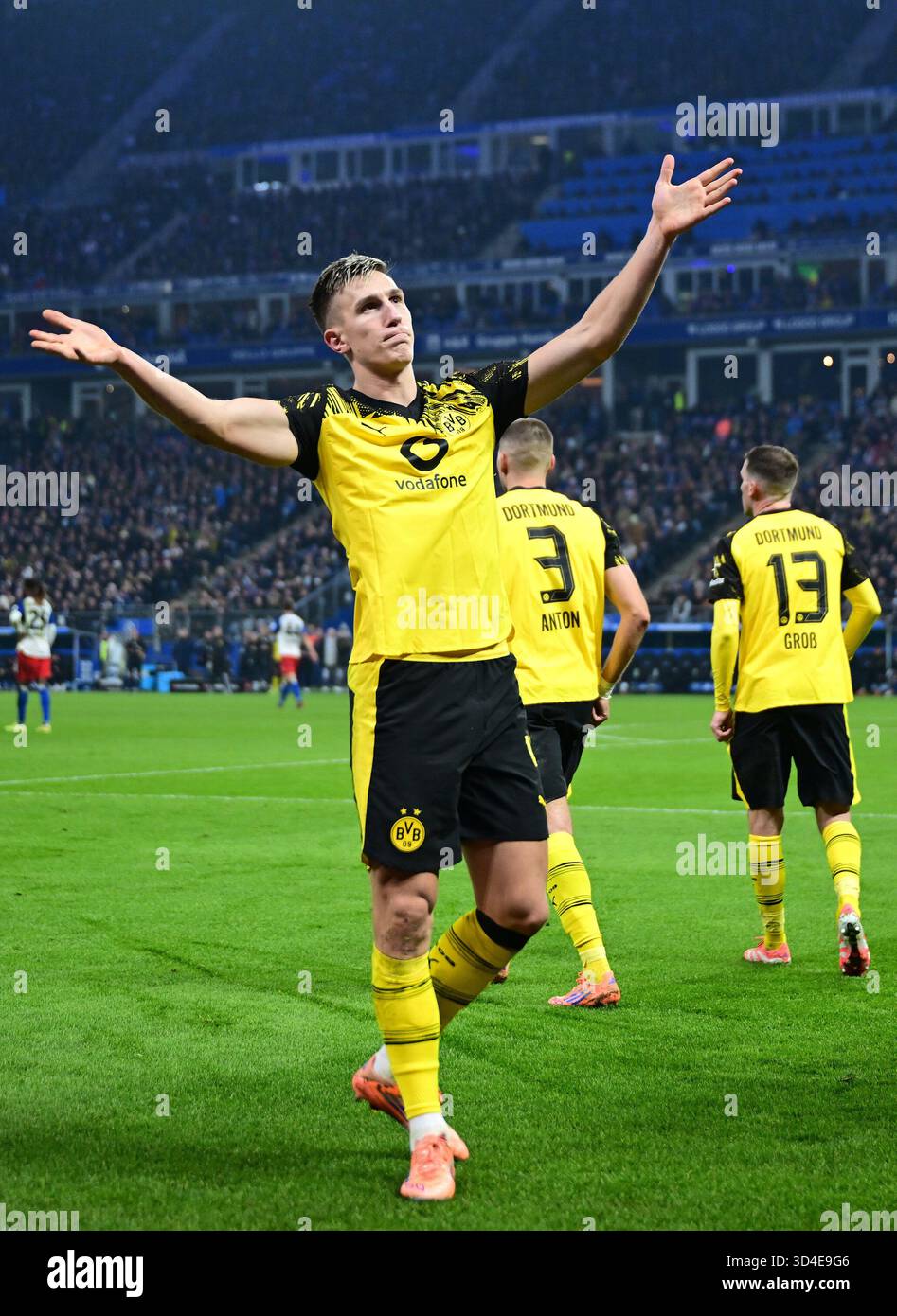 0 1 Goal goal Cheers Nico Schlotterbeck Dortmund Hamburg 0-1-goal-goal-cheers-nico-schlotterbeck-dortmund-hamburg