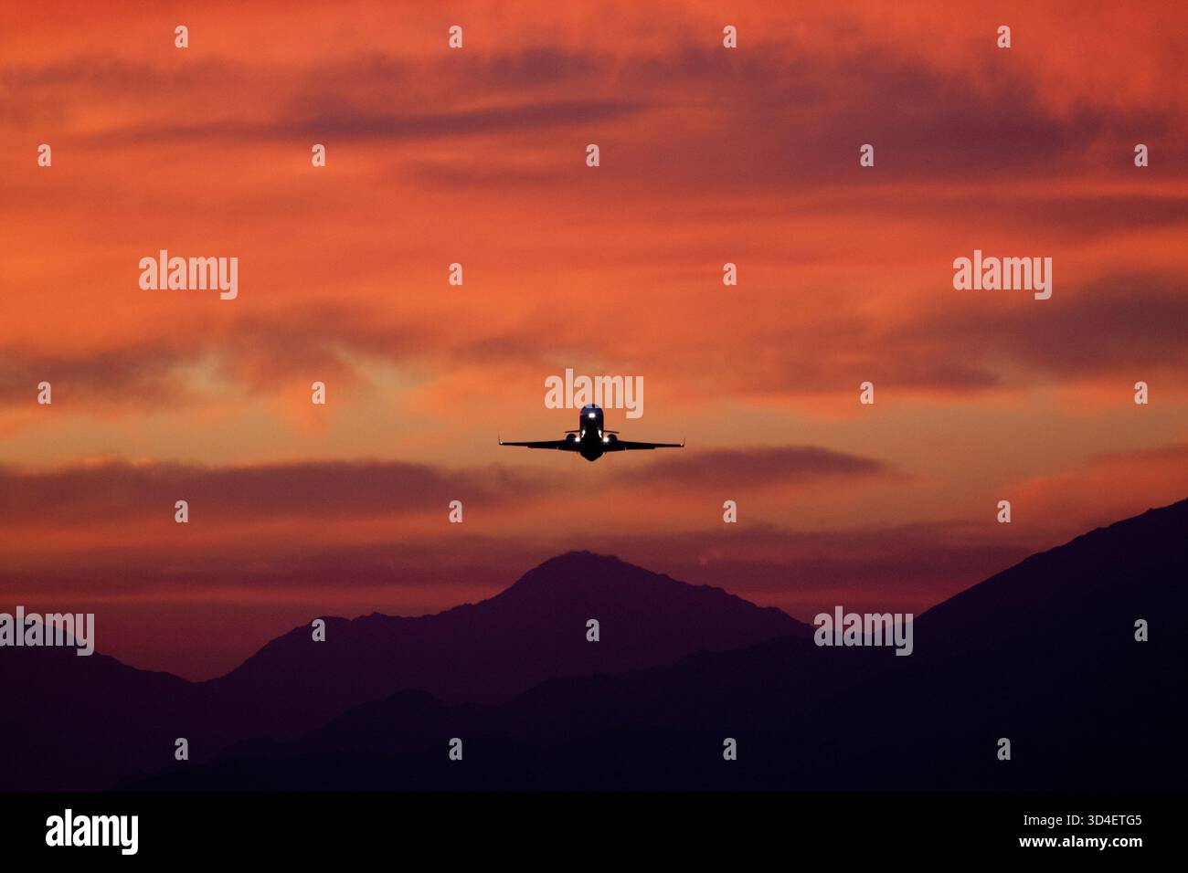 Takeoff at psp hi-res stock photography and images - Alamy