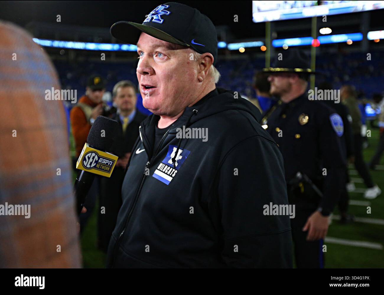 LEXINGTON, KY - NOVEMBER 08: Head coach Mark Stoops of the Kentucky ...