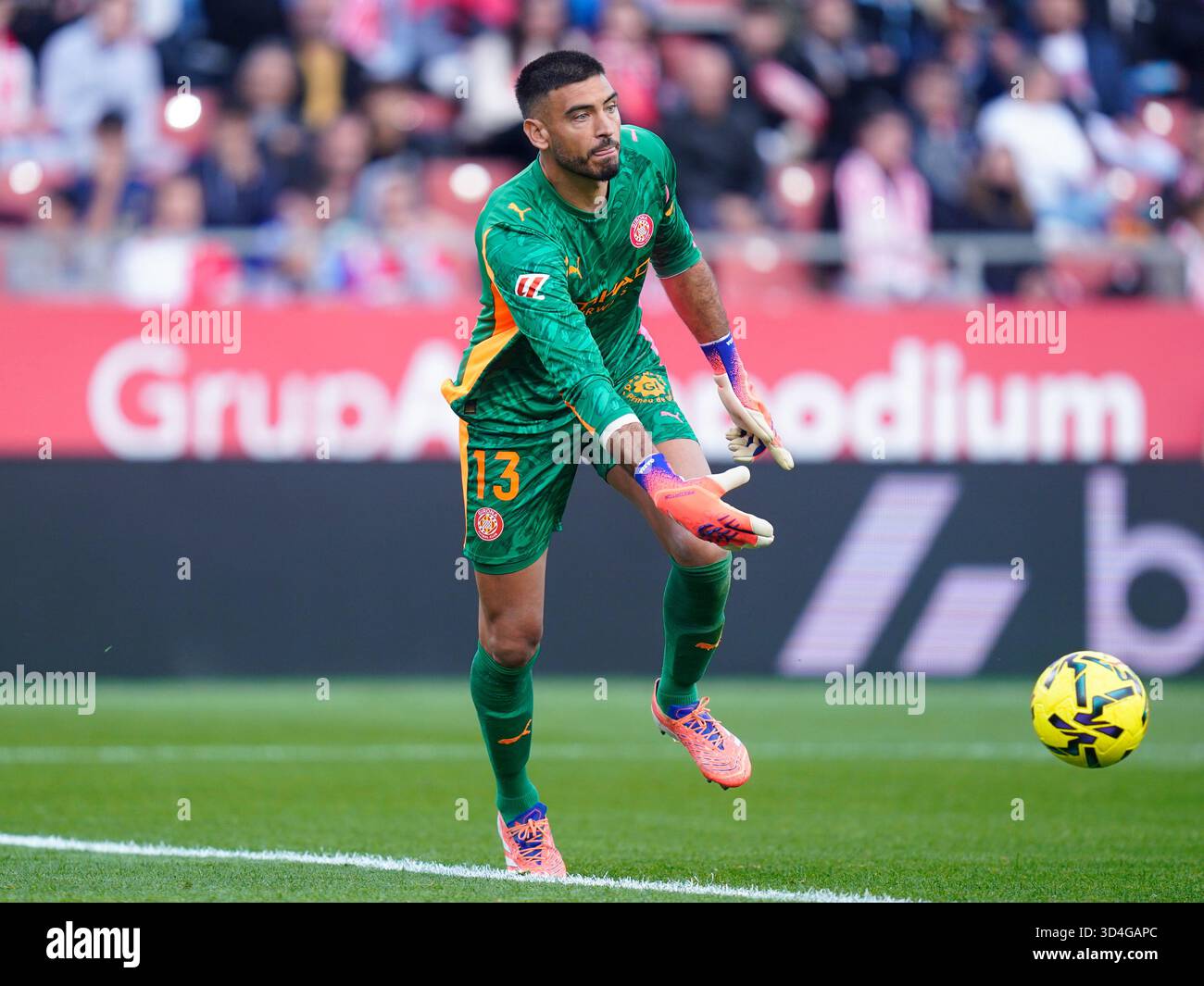 From Boos to Cheers: The Redemption of Girona's Paulo Gazzaniga
