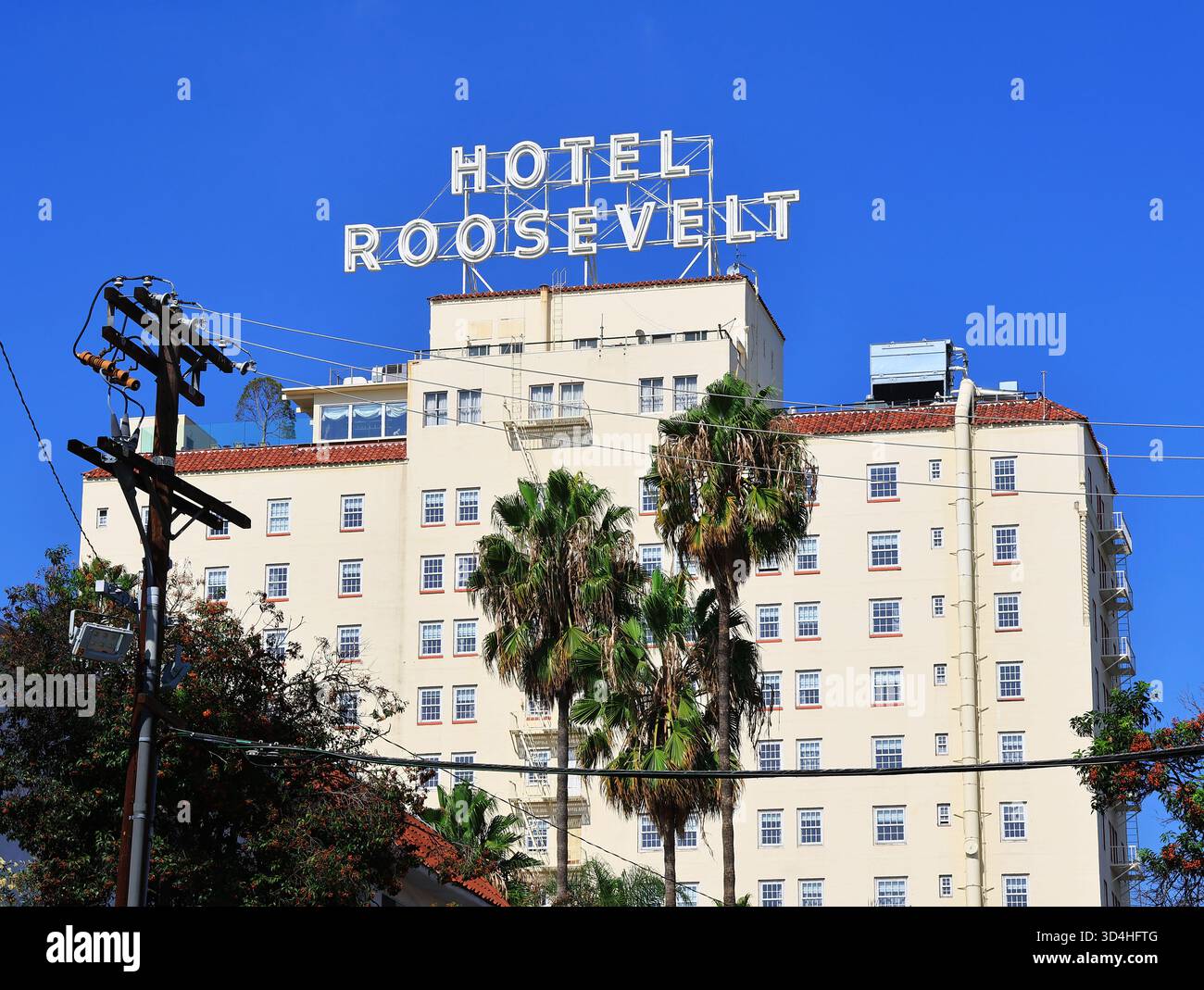 the-hollywood-roosevelt-hotel-iconic-historic-landmark-on-hollywood