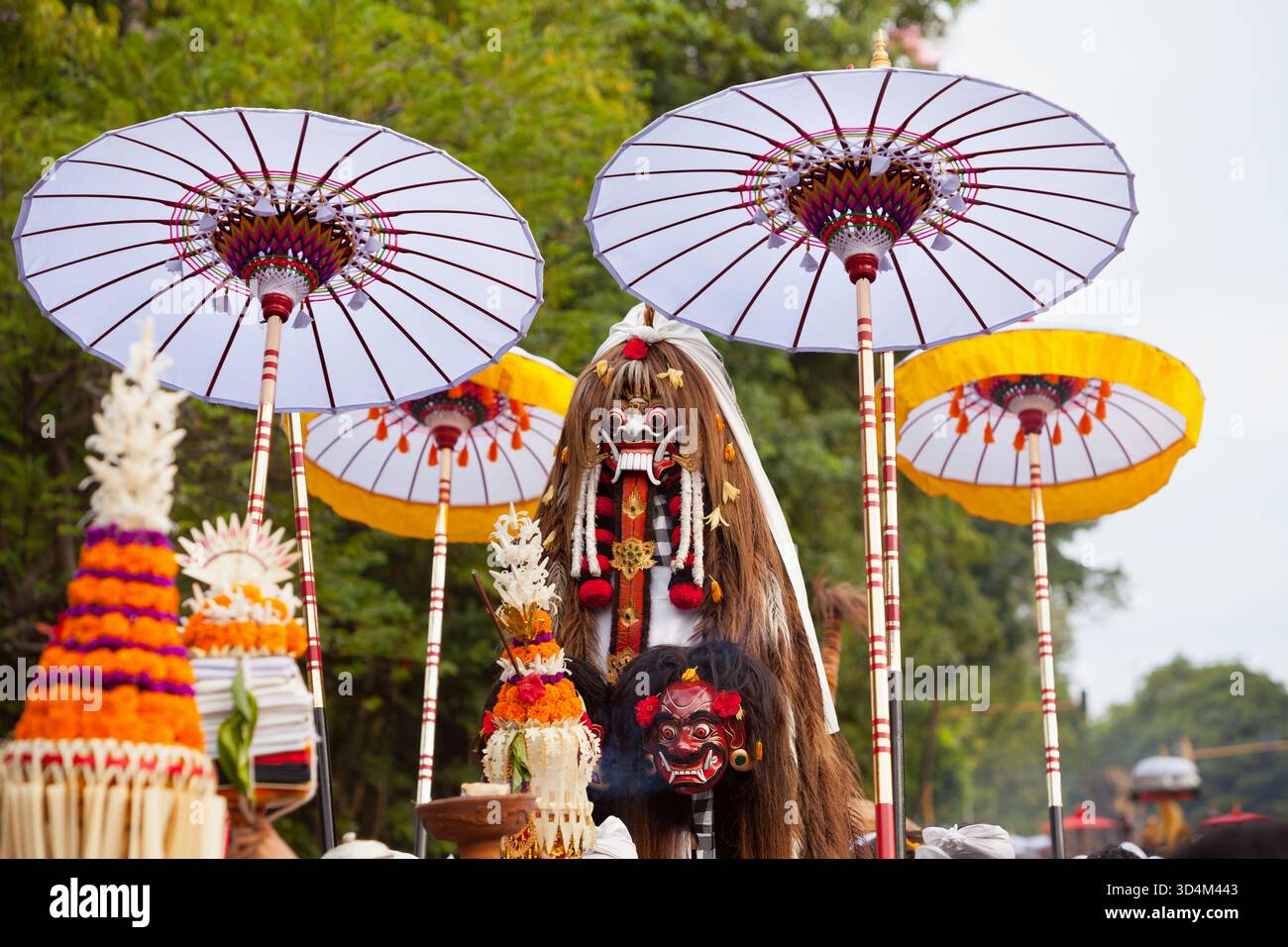 Traditional Rangda puppet mask - demon queen of the Leyaks in Bali ...
