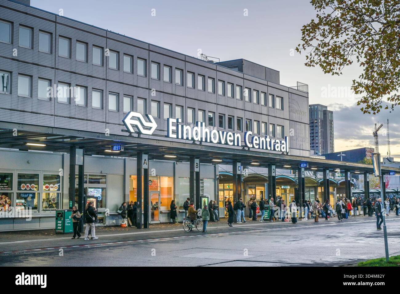 hauptbahnhof-eindhoven-centraal-eindhoven-niederlande-eindhoven