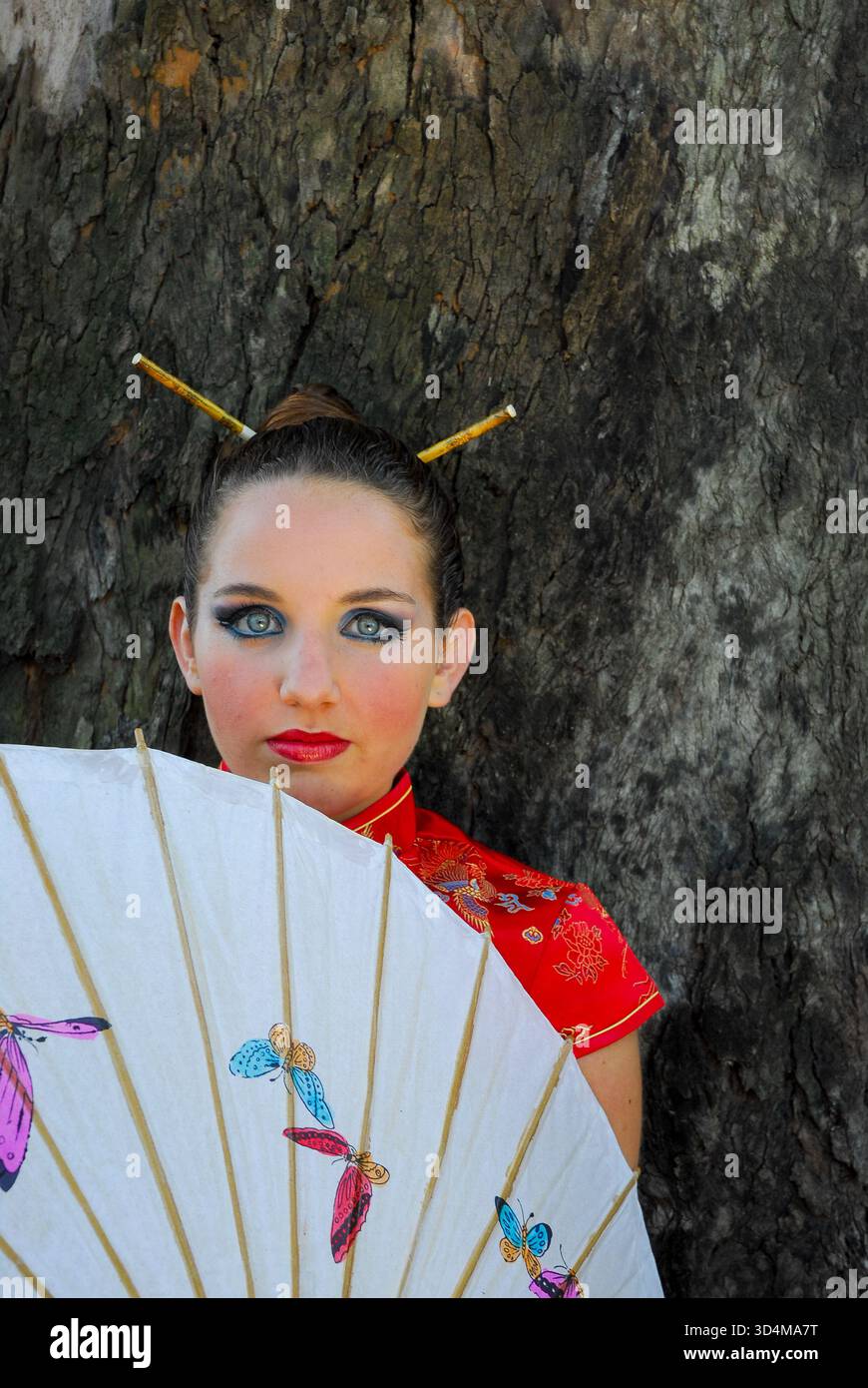 Red oriental style dress hi-res stock photography and images - Alamy