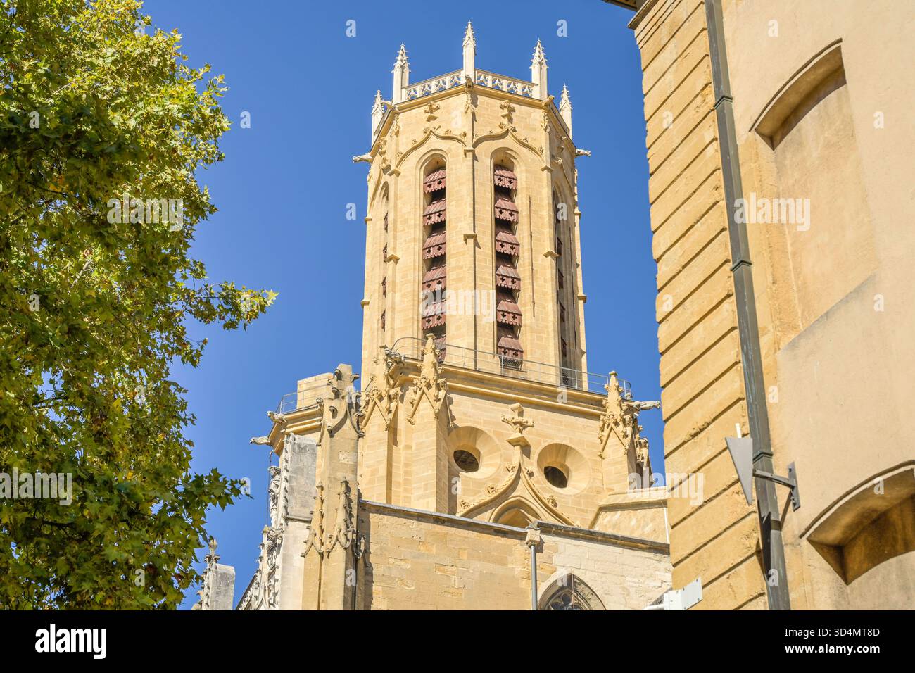 Kathedrale Paroisse Cathedrale Saint Sauveur, Place des Martyrs de la — free download