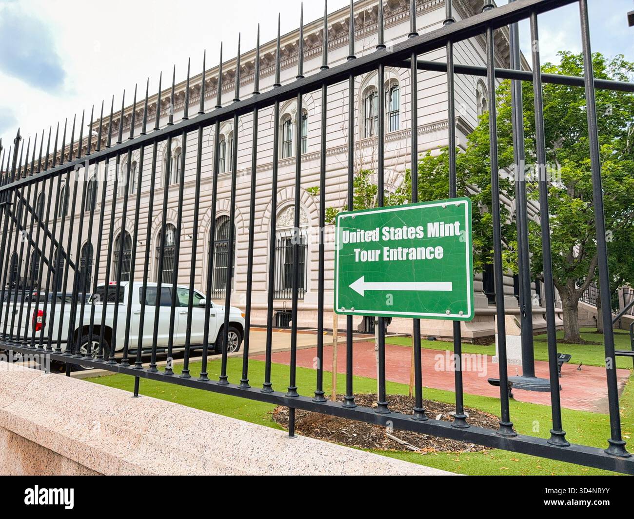 Denver, Colorado, USA - 2 June 2025: Sign showing tourists the entrance for tours of the United States Mint. - Smartphone Captured Stock Image