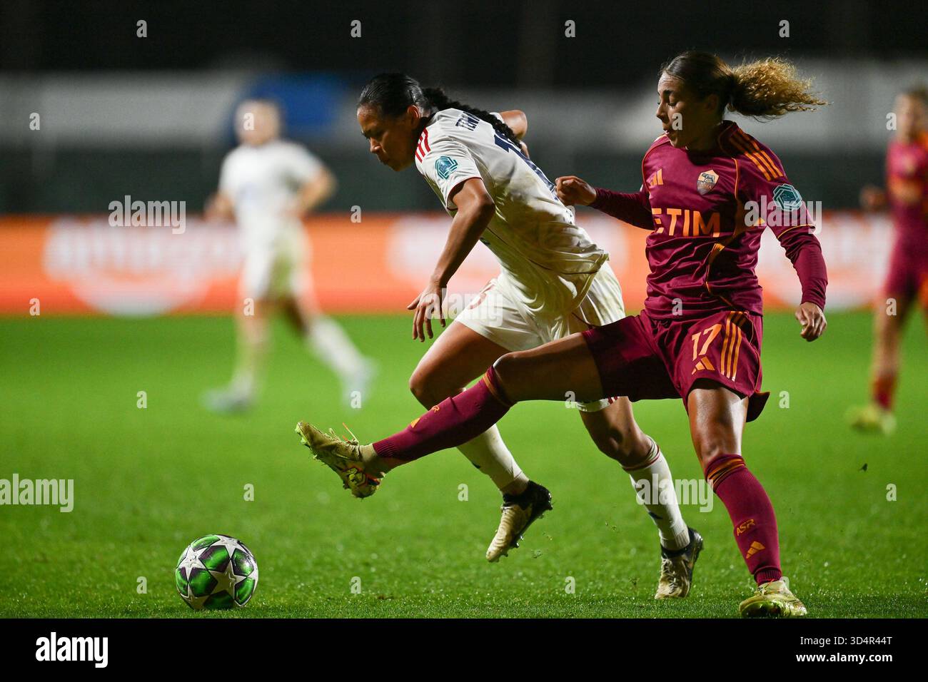 Ylinn Tennebo of Valerenga Fotball Damer and Alayah Pilgrim of A.S ...